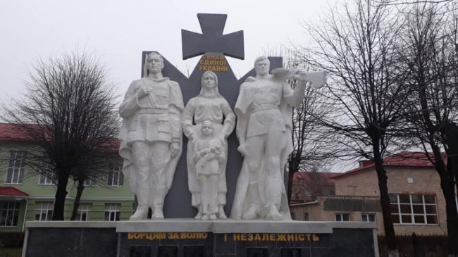 У селі під Луцьком «полікували» пам'ятник