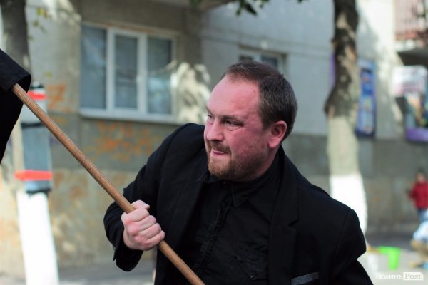 «Мандрівний вішак» у Луцьку епатував, дивував та змушував задуматись. ФОТО