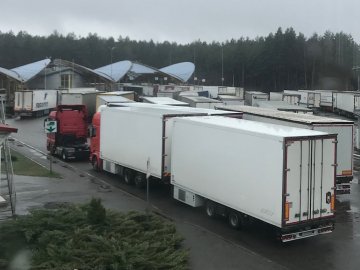 Через протести у Польщі на «Ягодині» – черга з вантажівок