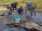 У Маріуполі люди перуть речі у дощовій воді у «кратерах» від авіабомб