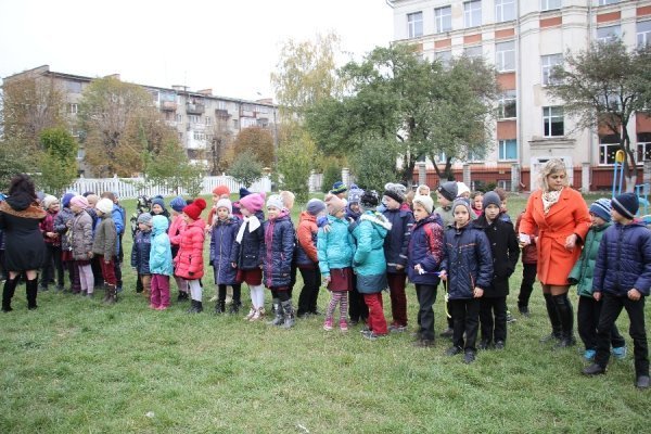 У Луцьку саджали дерева миру. ФОТО