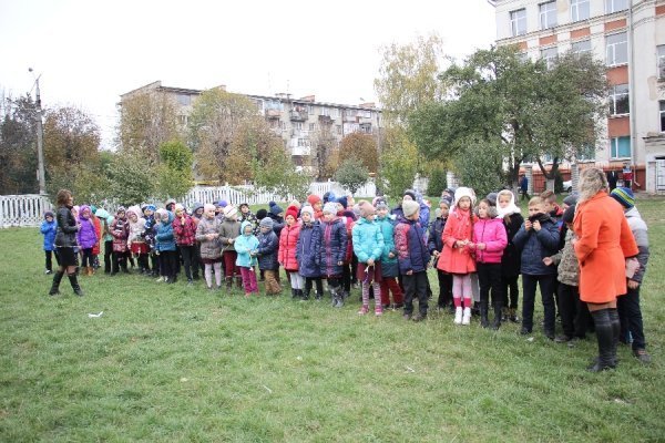 У Луцьку саджали дерева миру. ФОТО