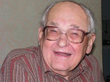 90-річний письменник не прийняв орден від Януковича