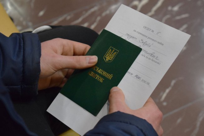 У Луцьку до військової частини Нацгвардії прибули перші новобранці. ФОТО