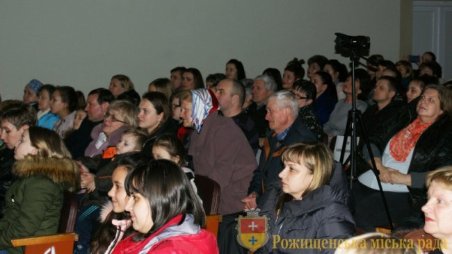 У Рожищі відбувся благодійний концерт заради порятунку 7-річного онкохворого хлопчика 