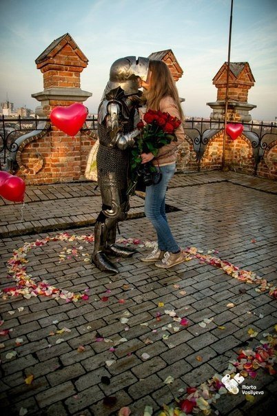 Романтичний Луцьк: пропозиція на вежі замку Любарта. ФОТО