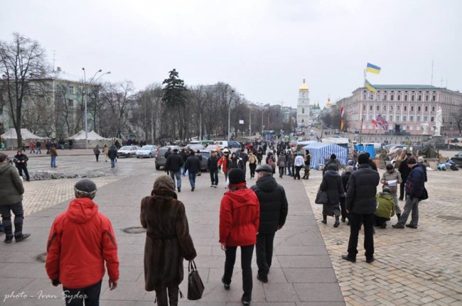 Церква, медики, тіла: священик з Волині показав трагічні кадри з протистояння на Майдані 5-річної давності