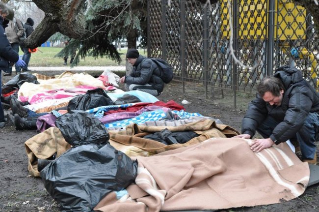 Церква, медики, тіла: священик з Волині показав трагічні кадри з протистояння на Майдані 5-річної давності