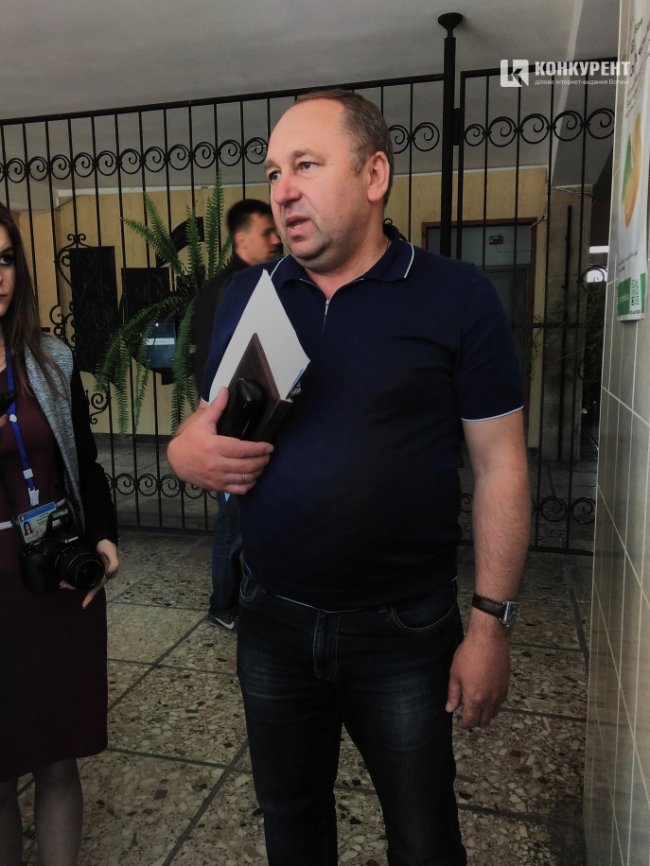 Журналістам влаштували екскурсію на джерело смороду в Луцьку