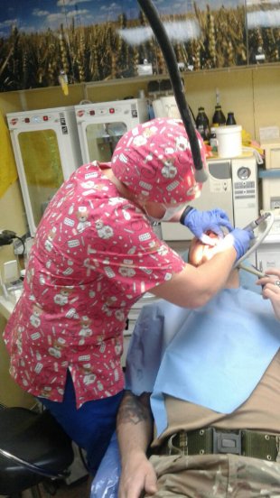 «ТриЗуб Дентал»: стоматолог з Волині безкоштовно лікував українських бійців у Маріуполі. ФОТО