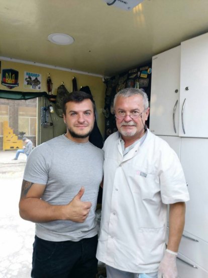 «ТриЗуб Дентал»: стоматолог з Волині безкоштовно лікував українських бійців у Маріуполі. ФОТО