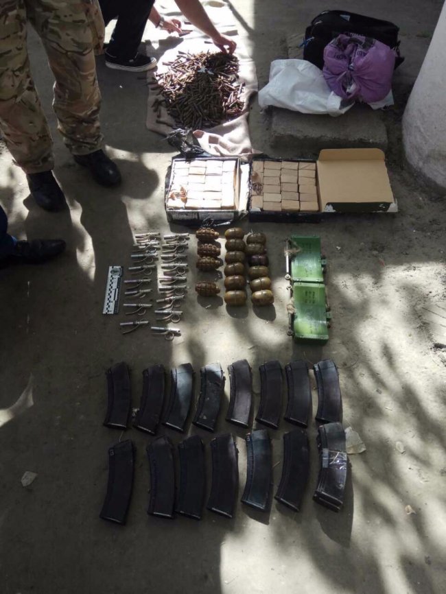 Волинянин в помешканні тримав гранати та міни