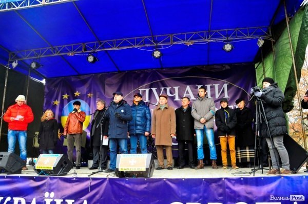 Віче на луцькому Майдані. ФОТО