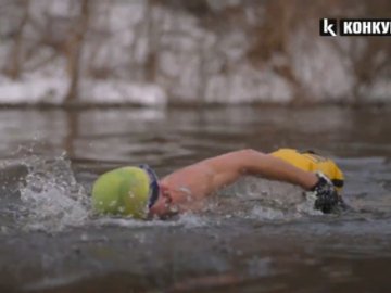 Лучанин проплив кілометр крижаною водою Стиру. ВІДЕО