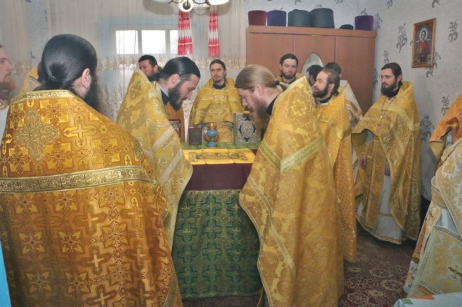 Прихильники УПЦ (МП) на Волині відправили святкову службу у священика вдома. ФОТО