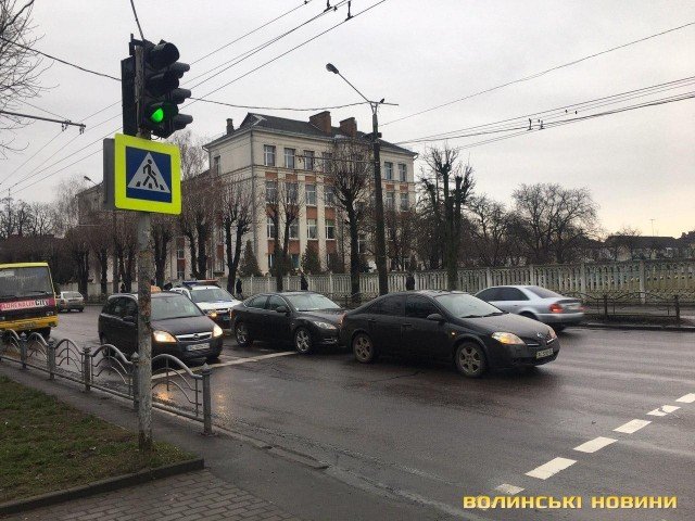 На проспекті у Луцьку – затор через аварію