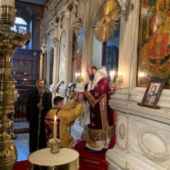 Митрополит Михаїл звершив перше богослужіння українською мовою на Фанарі. ФОТО