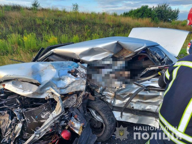 У загиблого водія знайшли рюкзак з наркотиками: поблизу Рівного сталася моторошна ДТП. ФОТО