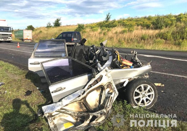 У загиблого водія знайшли рюкзак з наркотиками: поблизу Рівного сталася моторошна ДТП. ФОТО