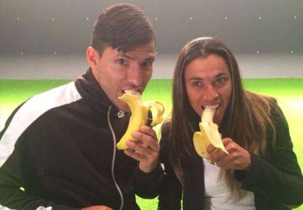 Протест у мережі: банани проти расизму. ФОТО