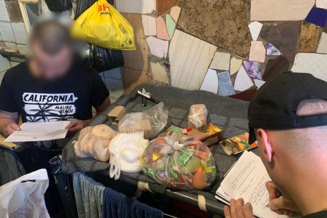 На Волині ув'язнений та його спільники маскували наркотики у цукерки