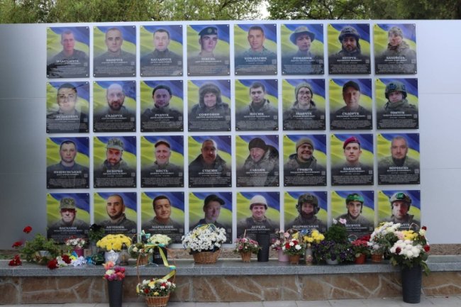 У громаді на Волині відкрили меморіальний комплекс Героїв України. ФОТО