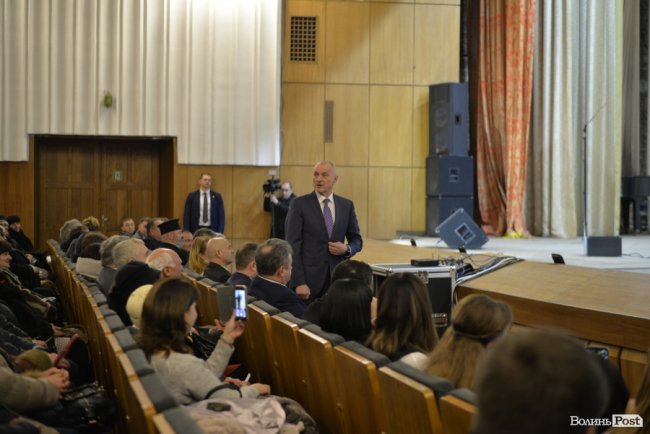 Томос, селфі та колядки: Петро Порошенко на Волині. ФОТОРЕПОРТАЖ