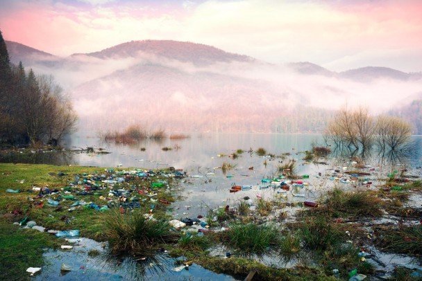 Шокуючі фото: гори сміття на фоні неймовірних пейзажів Карпат