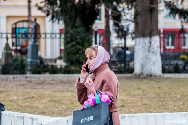 За день до свята: Луцьк накрила тюльпанова лихоманка. ФОТО