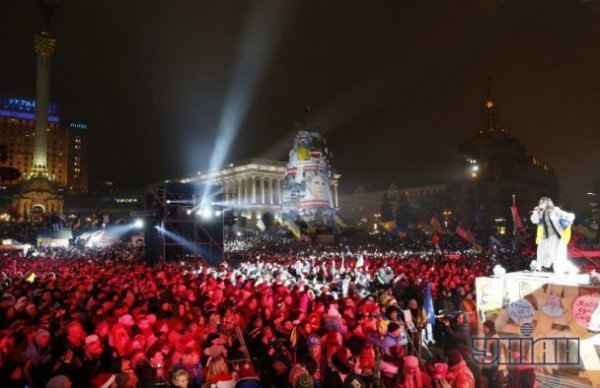 Як зустрічали Новий рік на Майдані у Києві. ФОТО