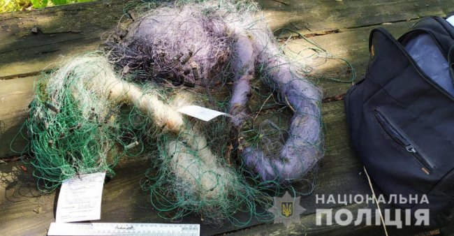 На волинському озері чоловік незаконно ловив рибу. ФОТО