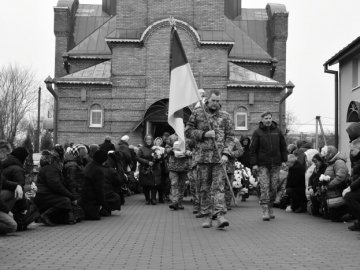 У Луцькій громаді провели в останню дорогу загиблих Героїв Сергія Каліщука та Євгена Марчука