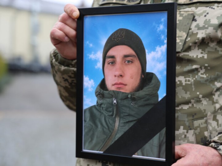 У Луцьку попрощалися із воїном Артемом Тютюнником
