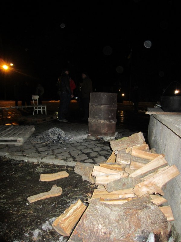 У селищі на Волині облаштували цілодобовий Майдан. ФОТО