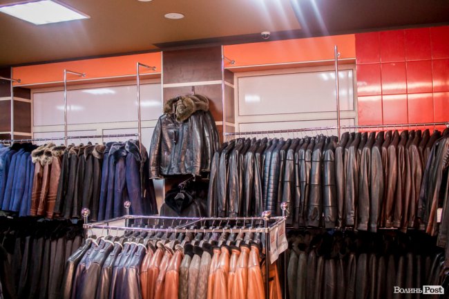 Магазин «Steel» у центрі Луцька пропонує шалені знижки на шкіру та хутро*