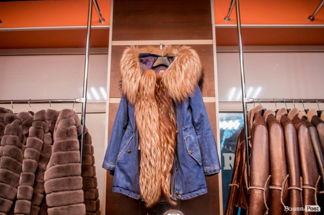 Магазин «Steel» у центрі Луцька пропонує шалені знижки на шкіру та хутро*