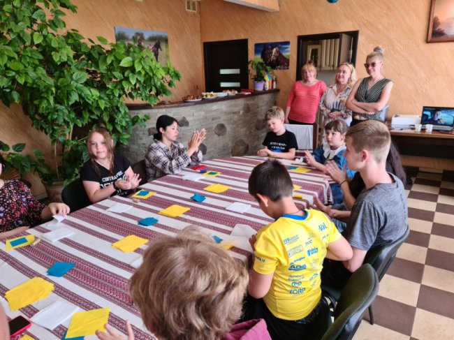 Коні і сільський колорит: як допомагають долати стрес дітям переселенців на Волині