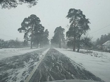 Дороги Волині розчищають спецтехнікою від снігу