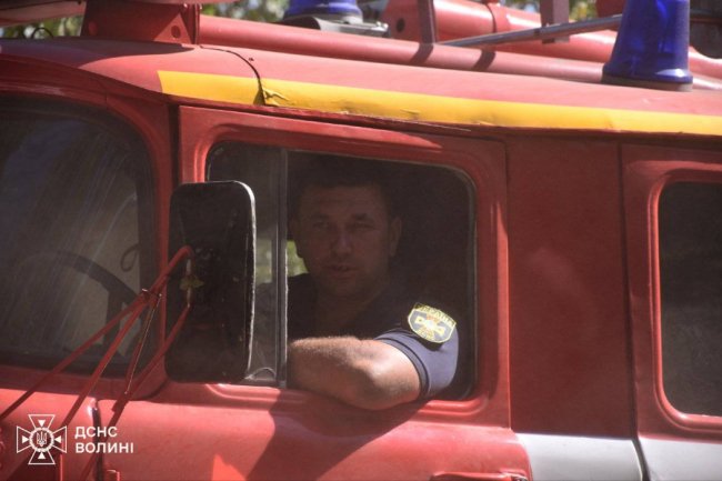 У Луцькому районі четверту добу триває гасіння пожежі лісу