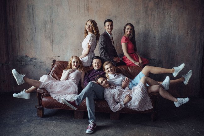 Луцькі телеведучі знялись у фотосесії в стилі «Friends». ФОТО