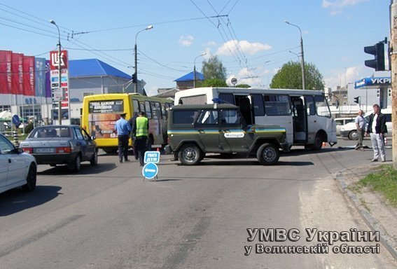 У Луцьку маршрутка не розминулася з бусом. ФОТО