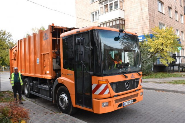 Луцьк отримав два сміттєвози від міст-партнерів з Німеччини. ФОТО