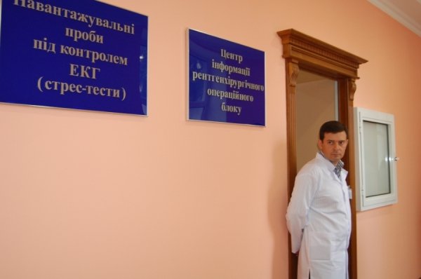 Стало відомо, що покажуть президенту в лікарні. ФОТО