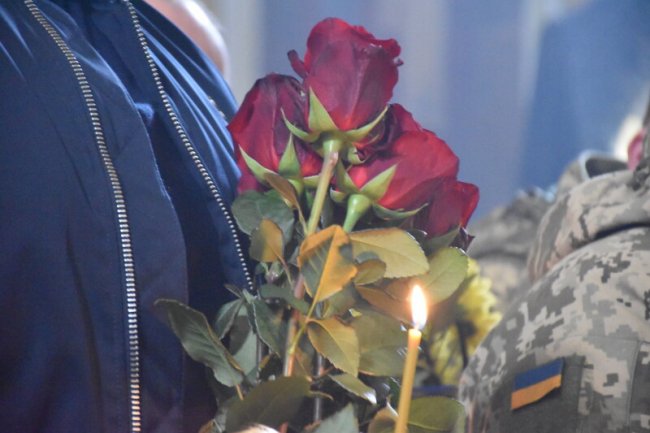 У Княгининку під рясним дощем в останню дорогу провели полеглого захисника Володимира Олійника. ФОТО