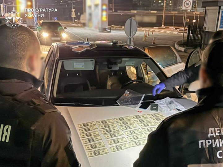 У Луцьку затримали 27-річного чоловіка, який за 10 тисяч доларів хотів переправити ухилянта до Польщі