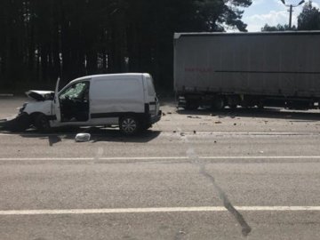 Аварія на Волині: причіп від авто протаранив пост поліції. ФОТО