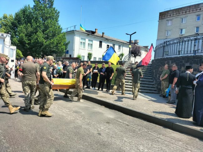 На Волині попрощалися з Героєм, який загинув у російському полоні