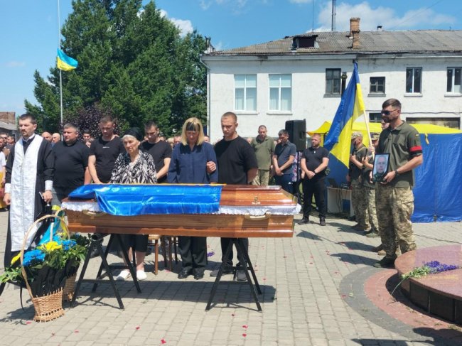 На Волині попрощалися з Героєм, який загинув у російському полоні