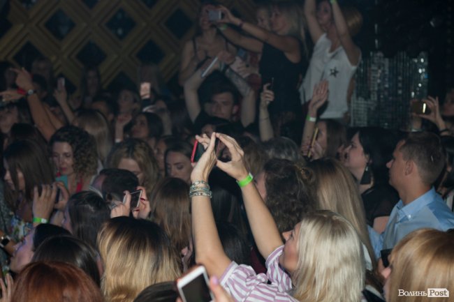 У луцькій «Опері» відгримів концерт Макса Барських. ФОТОРЕПОРТАЖ