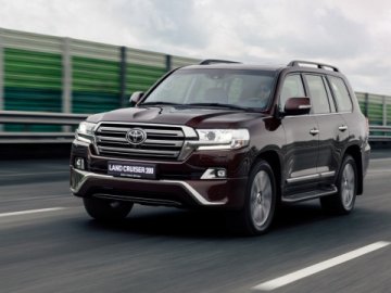 Тих, хто вкрав джип з коштовностями у Володимирі, досі шукають 